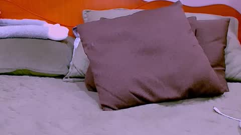 Ella  online show from 11-04-25, 07:51