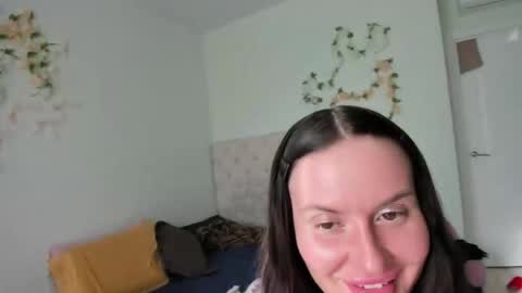 Snapshot of ella_gdss chatting on 04-10-26, 02:22 ELLA online show from 04-10-26, 02:22