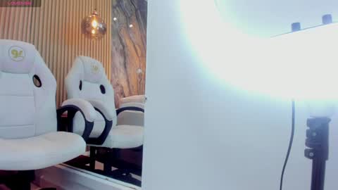 Snapshot of ella_harper chatting on 01-23-25, 05:35 ella harper online show from 01-23-25, 05:35