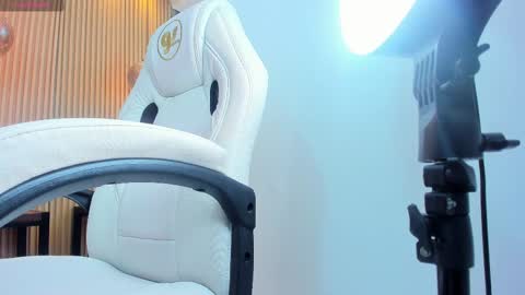 Snapshot of ella_harper chatting on 02-21-25, 09:13 ella harper online show from 02-21-25, 09:13