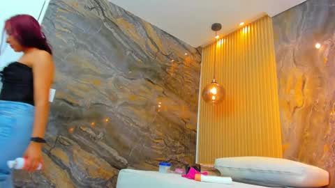 Snapshot of ella_harper chatting on 03-10-25, 09:43 ella harper online show from 03-10-25, 09:43