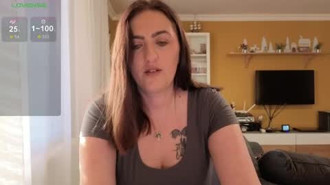 Snapshot of ella_max_live chatting on 04-06-26, 05:41 Ella Max online show from 04-06-26, 05:41
