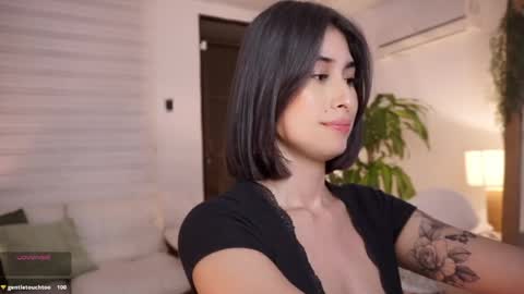 ELLA OWEN online show from 05-22-26, 03:35