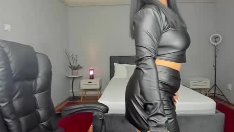 Ella online show from 11-03-25, 05:25