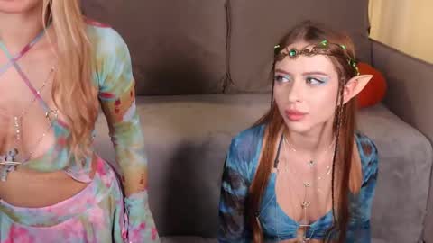 Snapshot of ella_twinkle chatting on 10-31-25, 09:05 Ella online show from 10-31-25, 09:05