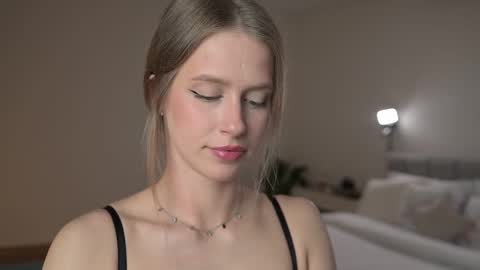 Ella online show from 06-06-26, 06:45