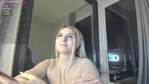 ella_vee online show from 11-08-25, 04:12