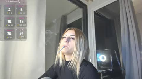 ella_vee online show from 11-13-25, 04:00