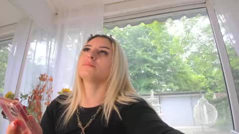 Snapshot of ella_vee chatting on 05-08-26, 04:51 ella_vee online show from 05-08-26, 04:51