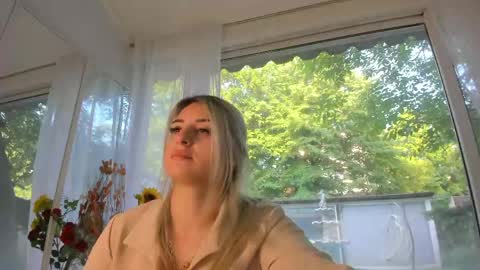 Snapshot of ella_vee chatting on 05-11-26, 04:40 ella_vee online show from 05-11-26, 04:40