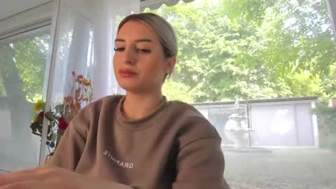 Snapshot of ella_vee chatting on 05-14-26, 07:37 ella_vee online show from 05-14-26, 07:37