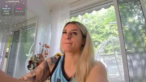 Snapshot of ella_vee chatting on 06-01-26, 06:04 ella_vee online show from 06-01-26, 06:04