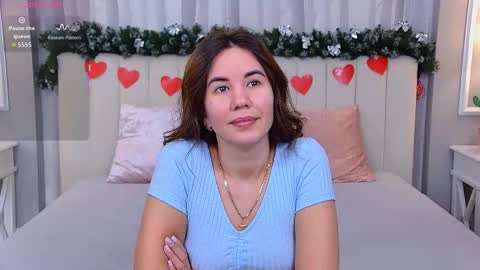 Snapshot of ellaander chatting on 10-17-25, 04:15 Ella online show from 10-17-25, 04:15