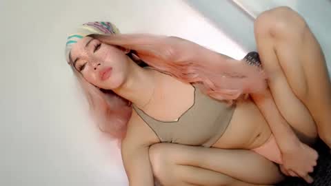 Snapshot of ellah_bonita chatting on 01-10-25, 09:34 ellah_bonita online show from 01-10-25, 09:34
