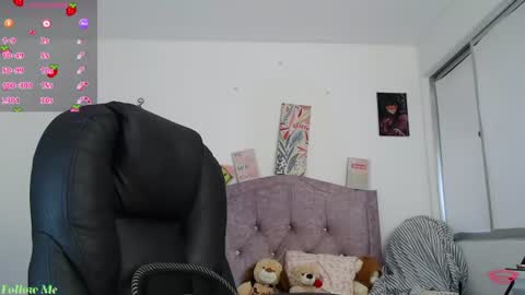 Snapshot of ellajonz chatting on 06-13-26, 10:18 Ella Amoneth online show from 06-13-26, 10:18