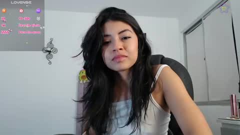 Snapshot of ellajonz chatting on 08-05-26, 04:04 Ella Amoneth online show from 08-05-26, 04:04