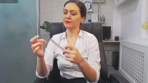 Snapshot of ellamilf chatting on 02-19-25, 08:52 online show from 02-19-25, 08:52