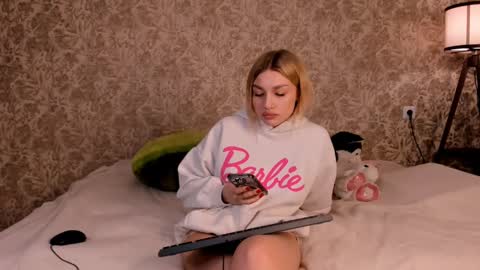 ellamilla online show from 03-04-25, 10:49