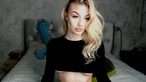 ellamilla online show from 04-16-26, 01:56