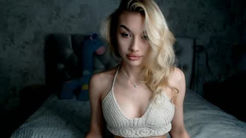 Snapshot of ellamilla chatting on 04-27-26, 02:15 ellamilla online show from 04-27-26, 02:15