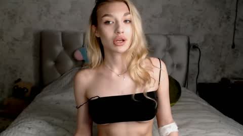Snapshot of ellamilla chatting on 05-10-26, 05:18 ellamilla online show from 05-10-26, 05:18