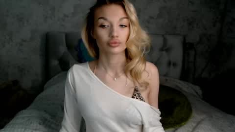 Snapshot of ellamilla chatting on 06-05-26, 02:34 ellamilla online show from 06-05-26, 02:34