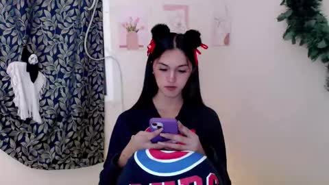 Snapshot of ellamiller69 chatting on 11-02-25, 10:17 ELLA online show from 11-02-25, 10:17