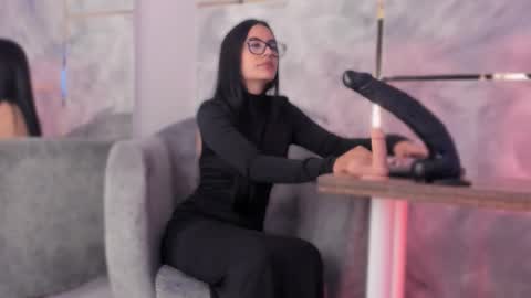  ella  online show from 11-29-25, 11:35