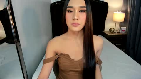 Snapshot of ellats_18 chatting on 12-12-24, 06:31 Sophia online show from 12-12-24, 06:31