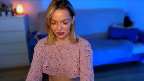 Snapshot of ellatwox chatting on 11-12-25, 05:41 Ella online show from 11-12-25, 05:41