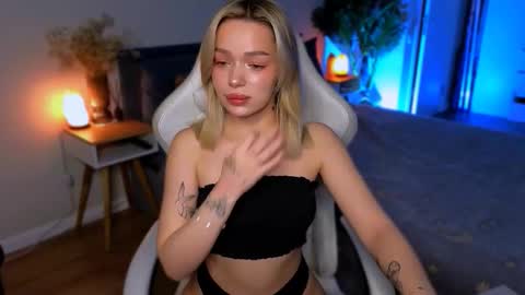 Snapshot of ellatwox chatting on 01-10-26, 05:42 Ella online show from 01-10-26, 05:42