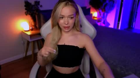 Ella online show from 04-03-26, 05:49