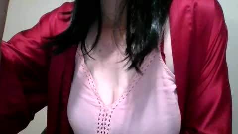 Snapshot of elle2025 chatting on 01-12-25, 12:49 Elle online show from 01-12-25, 12:49