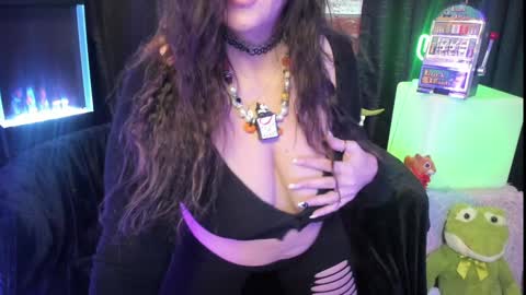 Snapshot of elle4you chatting on 01-30-25, 11:13 ELLE online show from 01-30-25, 11:13