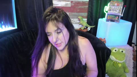 Snapshot of elle4you chatting on 02-08-25, 02:36 ELLE online show from 02-08-25, 02:36