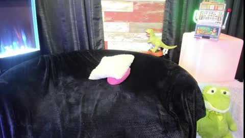 Snapshot of elle4you chatting on 02-10-25, 08:10 ELLE online show from 02-10-25, 08:10