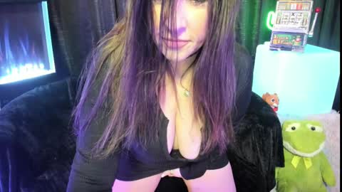 Snapshot of elle4you chatting on 02-26-25, 08:22 ELLE online show from 02-26-25, 08:22