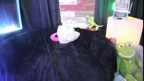 Snapshot of elle4you chatting on 03-11-25, 10:31 ELLE online show from 03-11-25, 10:31