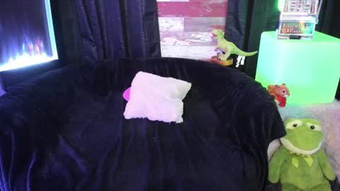 Snapshot of elle4you chatting on 09-13-25, 09:14 ELLE online show from 09-13-25, 09:14