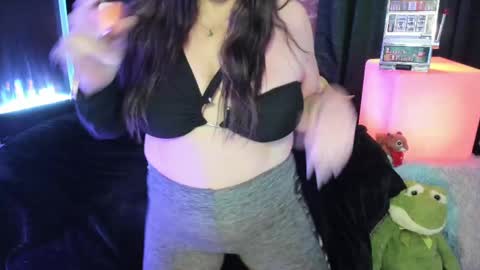 Snapshot of elle4you chatting on 09-26-25, 08:13 ELLE online show from 09-26-25, 08:13