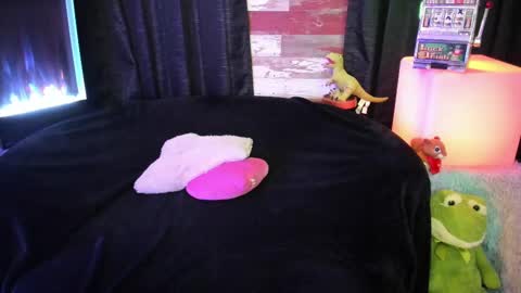 Snapshot of elle4you chatting on 09-29-25, 08:13 ELLE online show from 09-29-25, 08:13