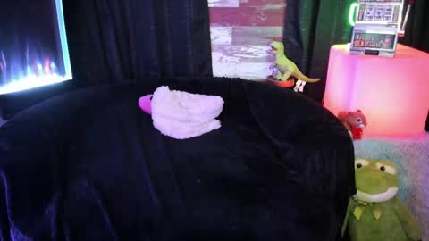 Snapshot of elle4you chatting on 10-10-25, 09:47 ELLE online show from 10-10-25, 09:47