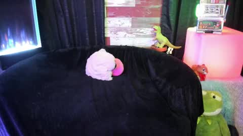 Snapshot of elle4you chatting on 10-11-25, 07:01 ELLE online show from 10-11-25, 07:01