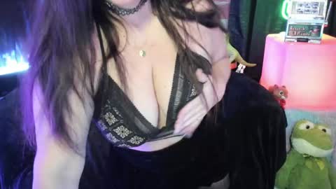 Snapshot of elle4you chatting on 11-20-25, 08:08 ELLE online show from 11-20-25, 08:08