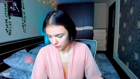 Luna online show from 09-30-25, 01:49