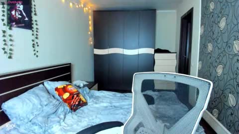 Luna online show from 10-22-25, 01:44