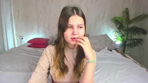 elle_ellise online show from 10-24-25, 07:38