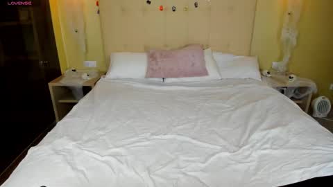 elle_ellise online show from 10-29-25, 10:06