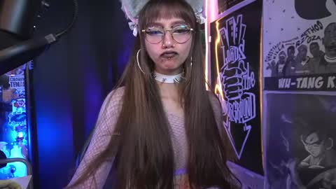 follow me on instagram .    online show from 02-22-25, 01:11