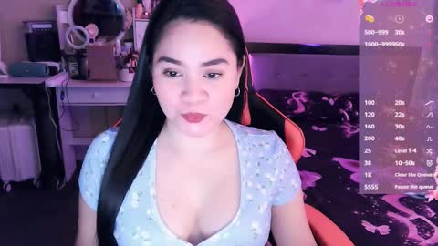 Snapshot of elleelle123 chatting on 11-13-25, 01:04 Ann online show from 11-13-25, 01:04